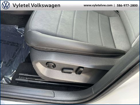 Certified 2023 Volkswagen Taos SE w/ Black Wheel Package image 19
