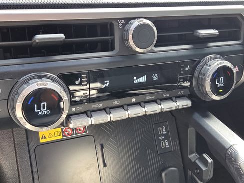 Certified 2025 Toyota 4Runner Limited AWD/4WD image 15