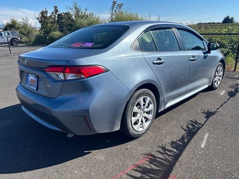 Used 2020 Toyota Corolla LE FWD image 3