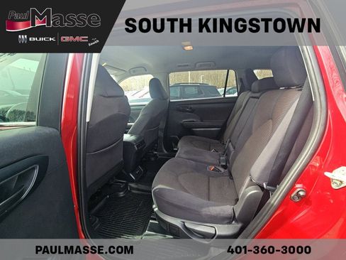 Used 2020 Toyota Highlander LE image 12