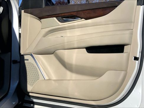 Used 2017 Cadillac Escalade Premium Luxury image 22