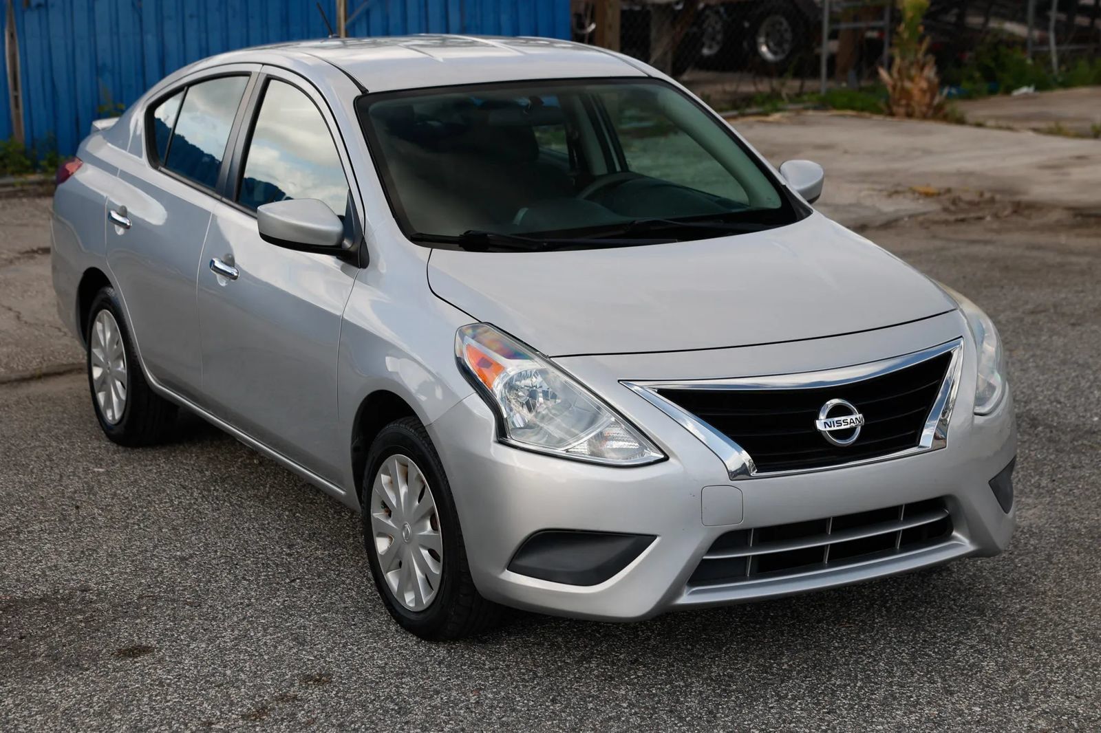 Used 2018 Nissan Versa SV FWD image 9
