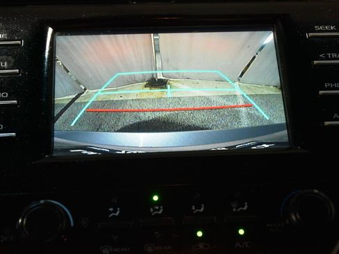 Used 2018 Toyota Camry LE FWD image 15