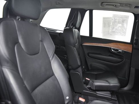 Used 2022 Volvo XC90 T6 Momentum w/ Advanced Package image 14