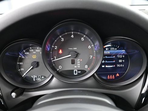 Certified 2023 Porsche Macan Turbo image 18