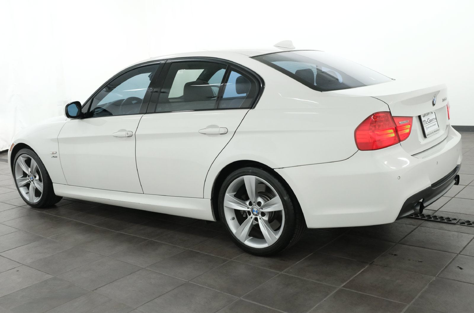 Used 2011 BMW 335i xDrive Sedan AWD/4WD image 3