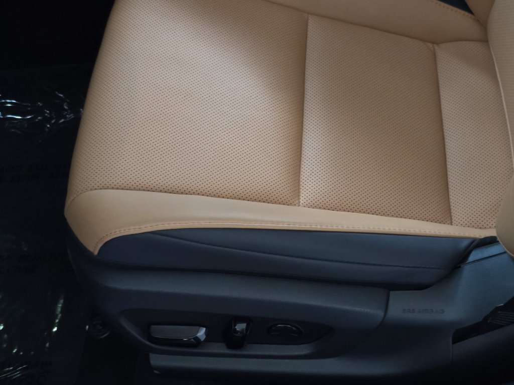 Certified 2023 Lexus ES 250 w/ Premium Package AWD/4WD image 29