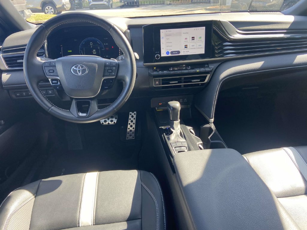Used 2025 Toyota Camry SE w/ Convenience Package FWD image 11