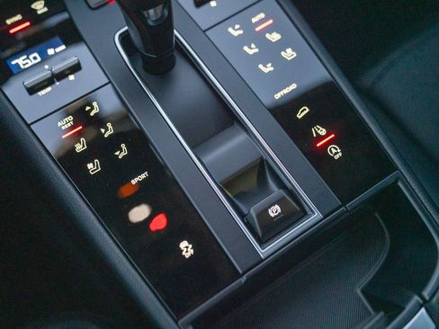 Certified 2026 Porsche Macan AWD/4WD image 20