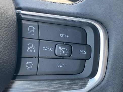 Used 2024 Jeep Wagoneer L Series II w/ Flexible Seating Group AWD/4WD image 28