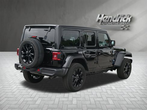 Used 2025 Jeep Wrangler Unlimited Sahara w/ Safety Group AWD/4WD image 10