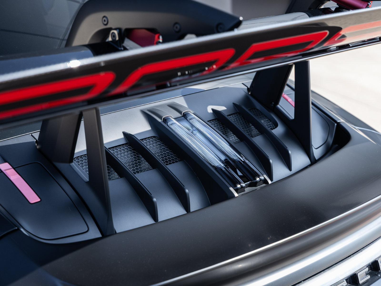 Certified 2025 Porsche 911 GT3 RS RWD image 18