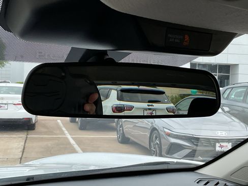 Used 2025 Nissan Kicks SV image 28