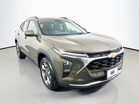 Used 2024 Chevrolet Trax LT image 3