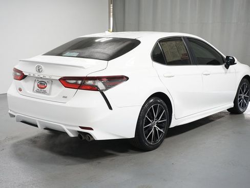 Certified 2021 Toyota Camry SE image 8
