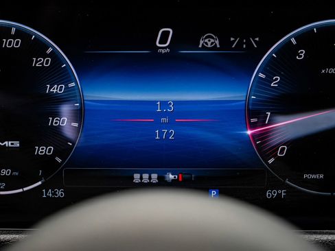 Used 2024 Mercedes-Benz GLB 35 AMG 4MATIC image 24