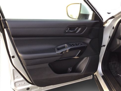 Used 2024 Nissan Pathfinder SV image 20