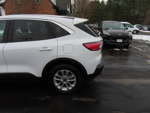 Used 2022 Ford Escape SE w/ Convenience Package image 4