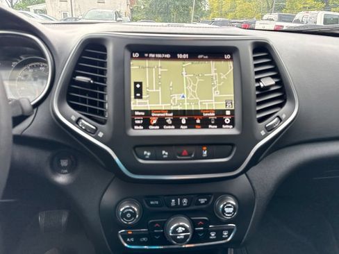 Used 2023 Jeep Cherokee Altitude Lux w/ Mopar Interior Package AWD/4WD image 11