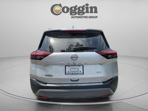 Used 2023 Nissan Rogue SV FWD image 3