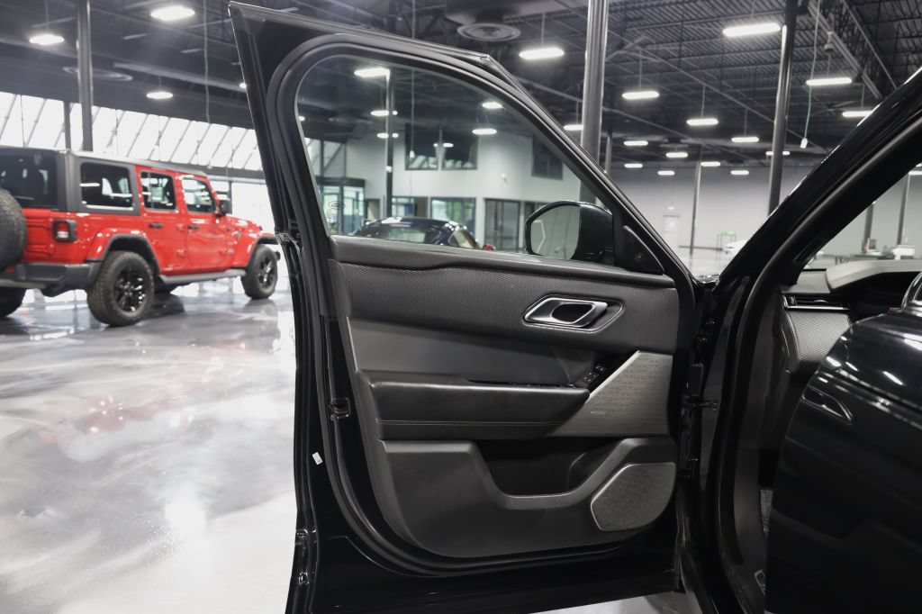 Used 2019 Land Rover Range Rover Velar R-Dynamic SE AWD/4WD image 10