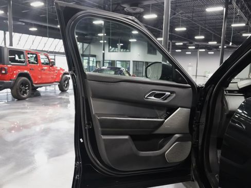 Used 2019 Land Rover Range Rover Velar R-Dynamic SE AWD/4WD image 10