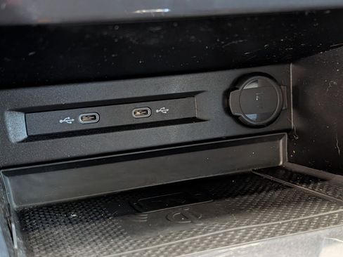 Used 2022 Volkswagen Tiguan SE R-Line image 25