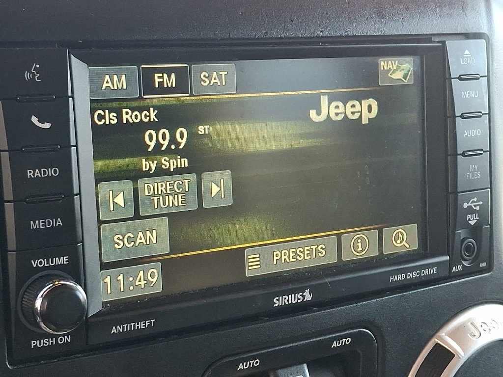 Used 2015 Jeep Wrangler Unlimited Sahara w/ Dual Top Group AWD/4WD image 19