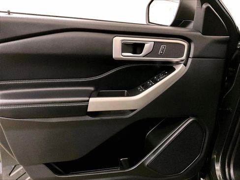 Certified 2022 Ford Explorer XLT w/ Equipment Group 202A AWD/4WD image 22