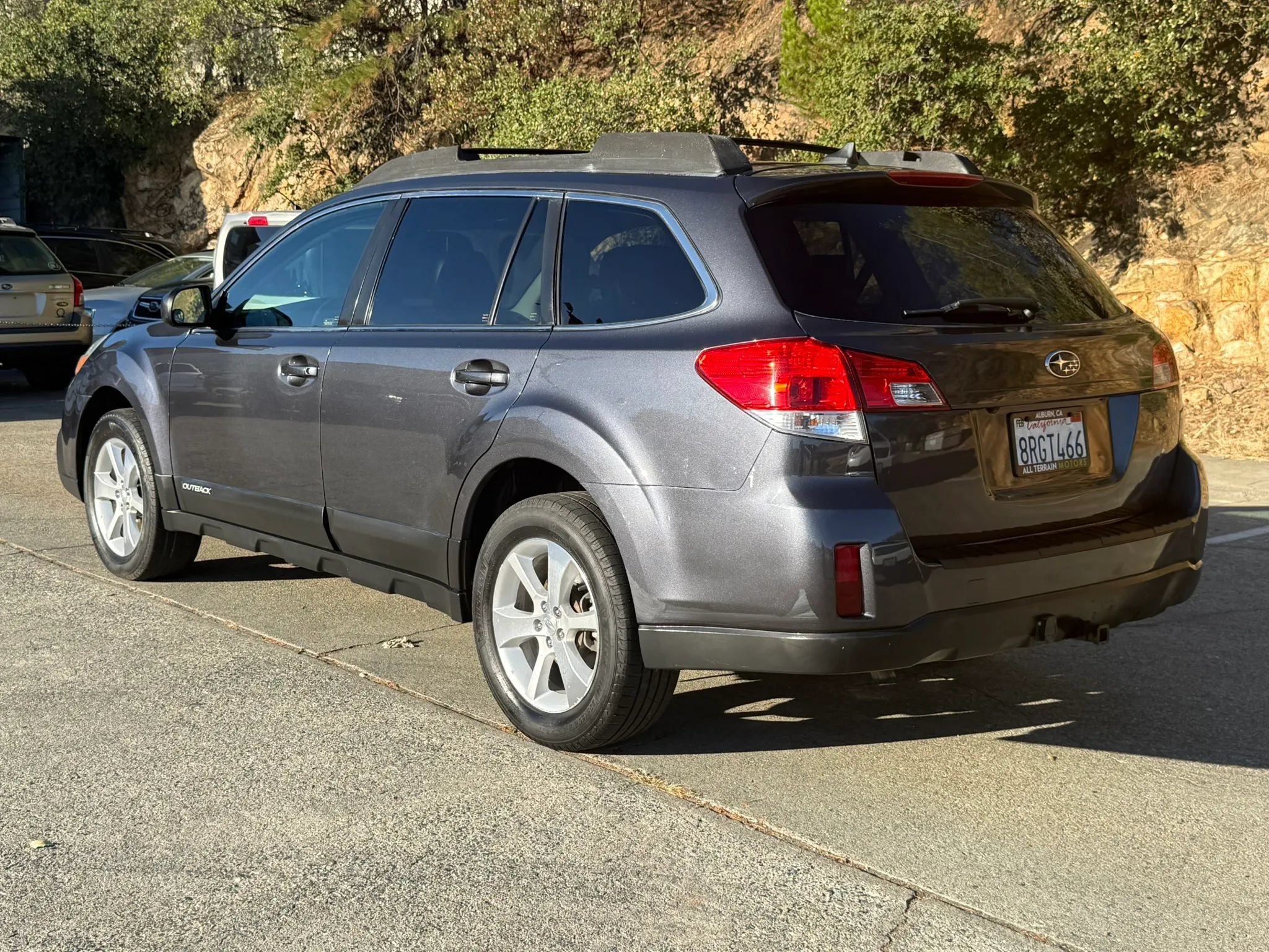 Used 2013 Subaru Outback 3.6R Limited w/ Moonroof Pkg AWD/4WD image 5