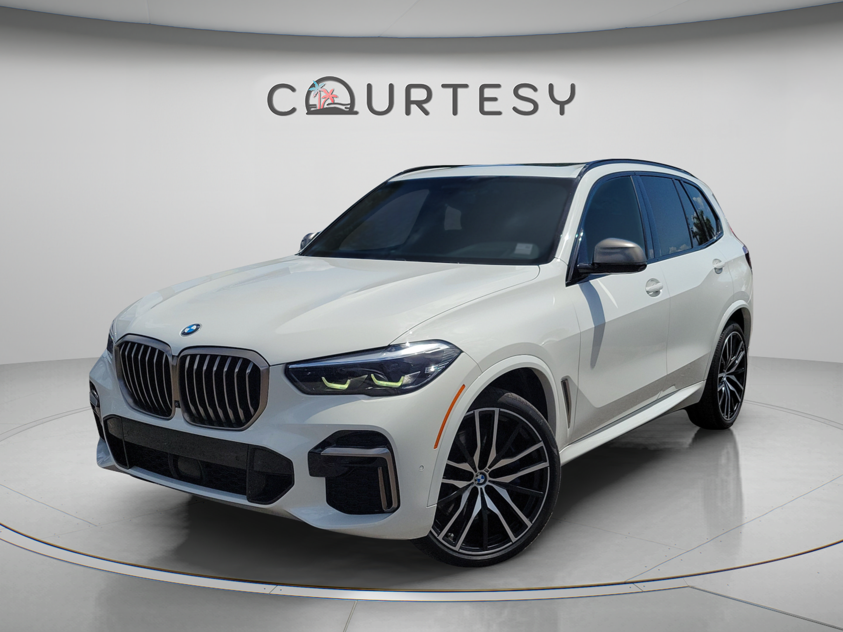 Used 2022 BMW X5 M50i AWD/4WD image 1