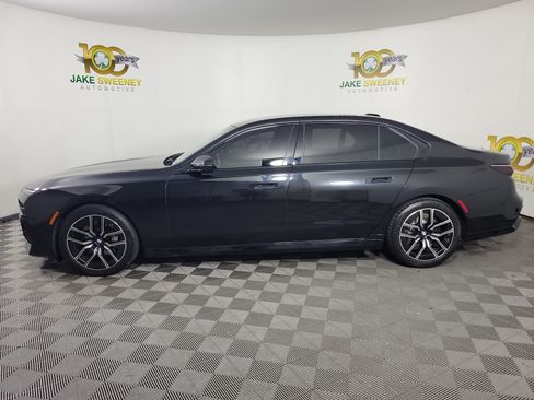 Used 2023 BMW 760i xDrive AWD/4WD image 8