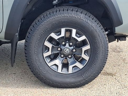 Certified 2022 Toyota Tacoma TRD Off-Road w/ TRD Premium Off Road Package AWD/4WD image 8