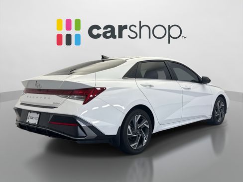 Used 2025 Hyundai Elantra Limited FWD image 5