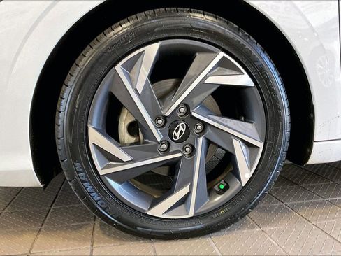 Used 2025 Hyundai Elantra Limited image 31