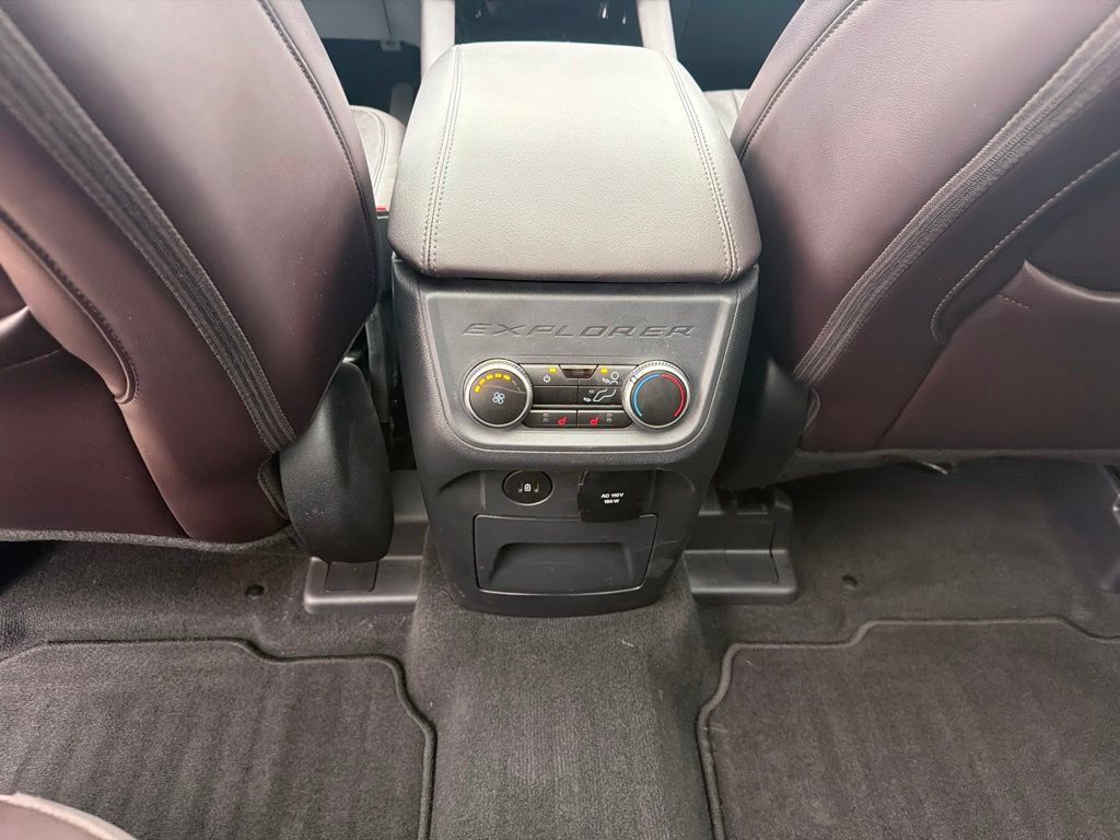 Used 2025 Ford Explorer Platinum w/ Ultimate Package AWD/4WD image 17