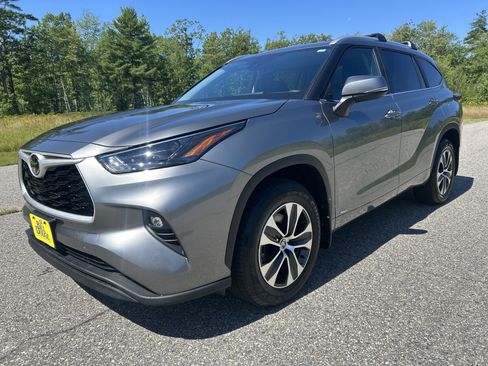 Used 2026 Toyota Highlander XLE AWD/4WD image 1