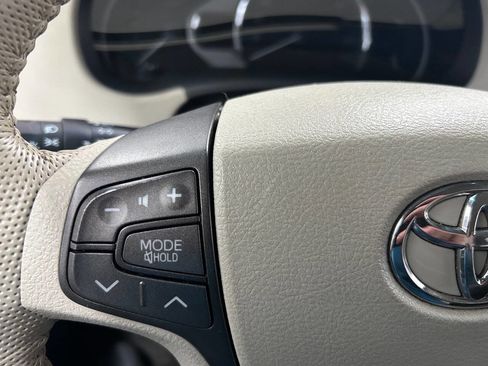 Used 2011 Toyota Sienna XLE image 13