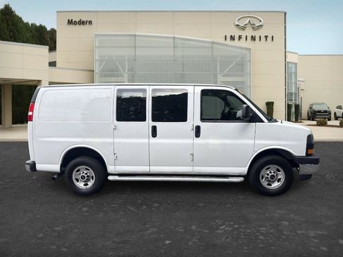 Used 2023 GMC Savana 2500 w/ Driver Convenience Package RWD image 4