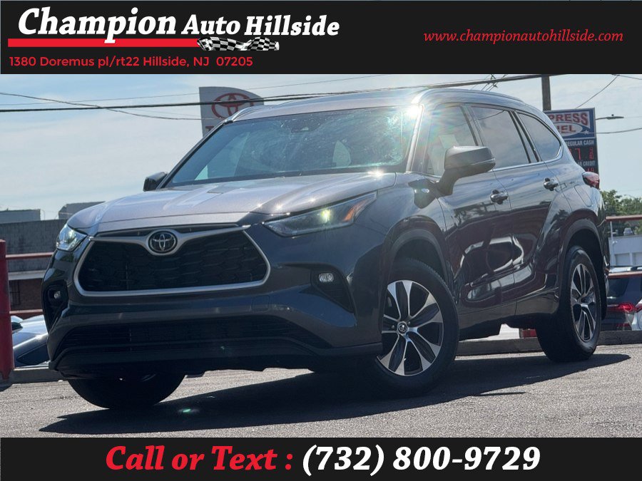 Used 2021 Toyota Highlander XLE AWD/4WD image 1
