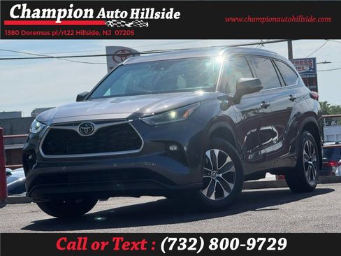 Used 2021 Toyota Highlander XLE AWD/4WD image 1