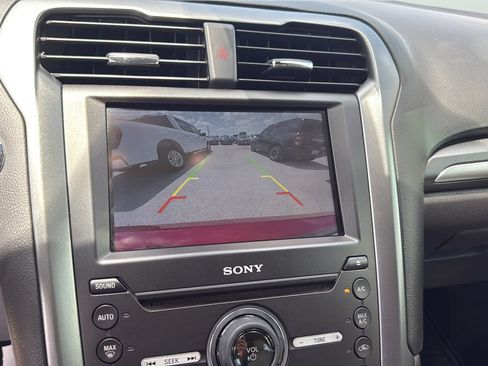 Used 2016 Ford Fusion Titanium FWD image 18