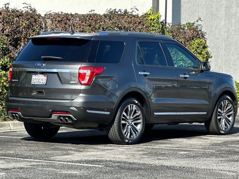 Used 2018 Ford Explorer Platinum image 4