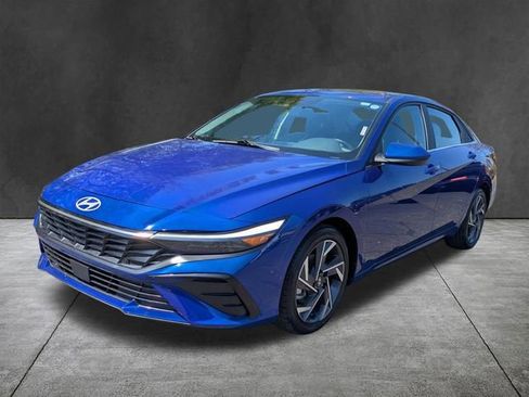 Used 2025 Hyundai Elantra SEL w/ Cargo Package FWD image 8