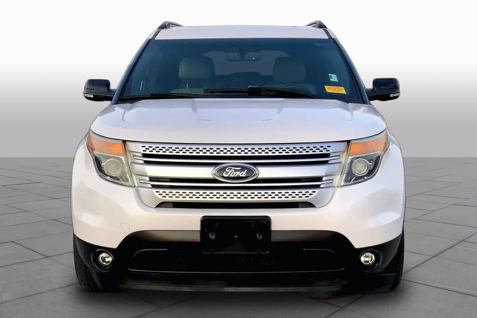 Used 2015 Ford Explorer XLT w/ Equipment Group 202B FWD image 4