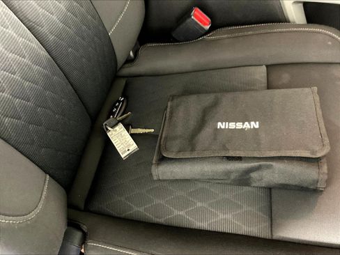 Used 2018 Nissan Titan SV w/ SV Convenience Package AWD/4WD image 35