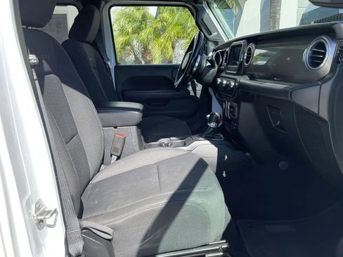 Used 2018 Jeep Wrangler Unlimited Sahara image 17