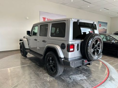 Used 2021 Jeep Wrangler Unlimited Sahara AWD/4WD image 4