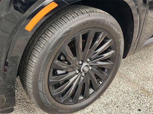 Used 2024 Hyundai Palisade Calligraphy image 10