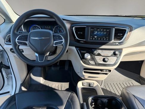 Used 2020 Chrysler Voyager Lxi FWD image 9